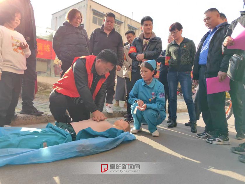 安徽省太和(hé)縣志願者協會舉辦消防應急救援演練
